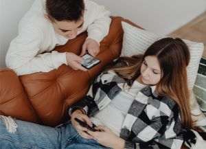Nighttime social media restrictions for teenagers